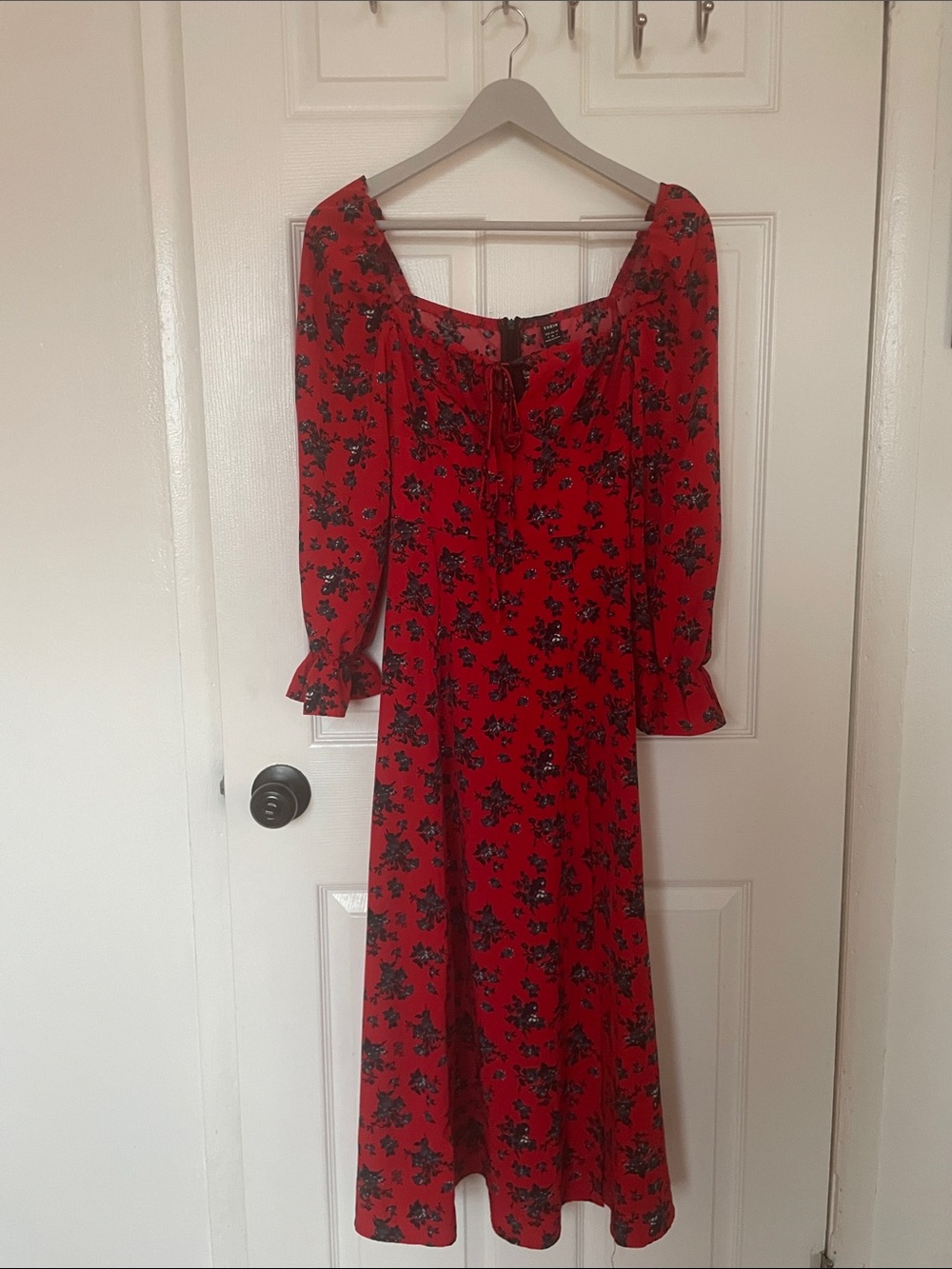 SHEIN Red Floral Midi Dress with Puff Sleeves and Square Neck